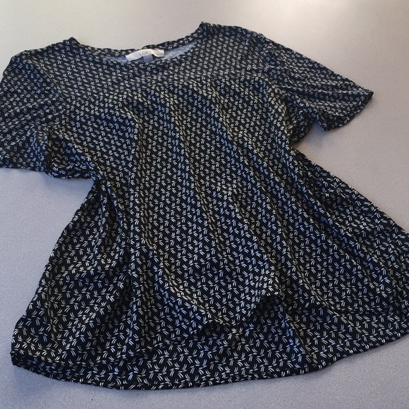 Ann Taylor LOFT geometric high low t shirt - Picture 7 of 8